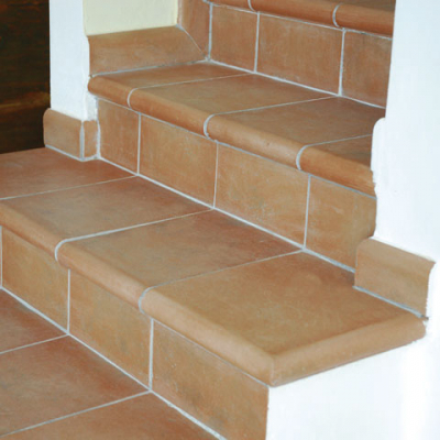 Anticato  Biondo - Terracotta-Stufe mit Sockleisten