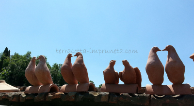 Coppie piccioni - Terracotta-Tauben auf dem Dach