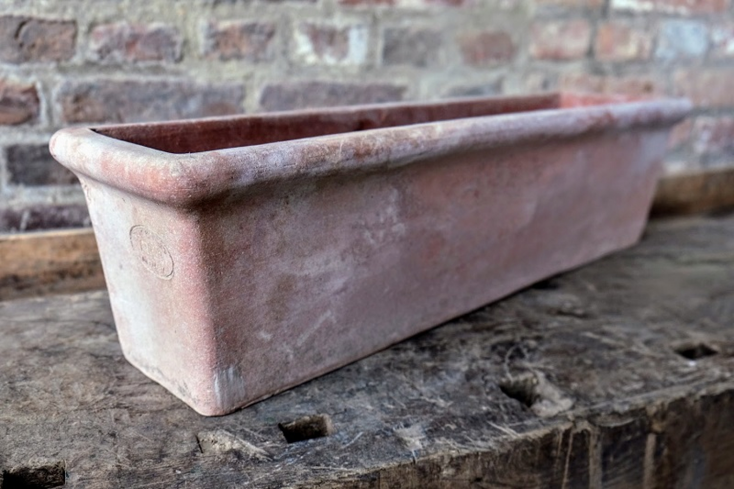 Terracotta-Balkonkasten mit Rand