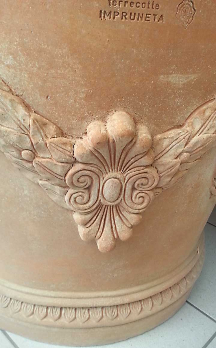Detailierte Terracotta-Verzierung