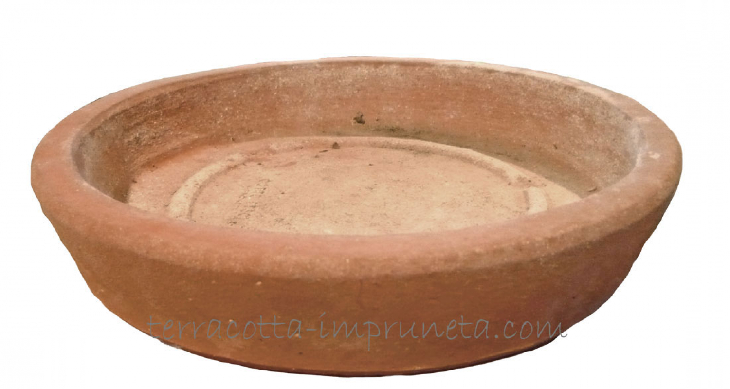 runder rustikaler Terracotta-Unterteller