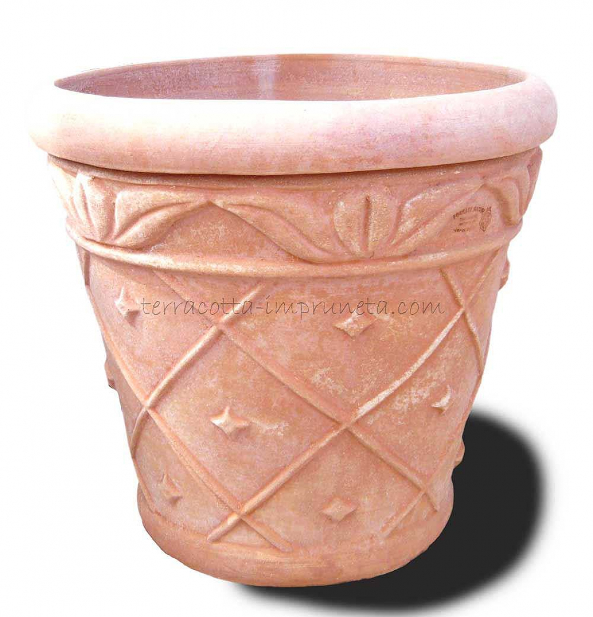 Terracotta-Gefaess mit Ananas-Deko